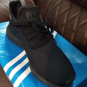 Sz. 9.5, Blk, Swift Run Adidas